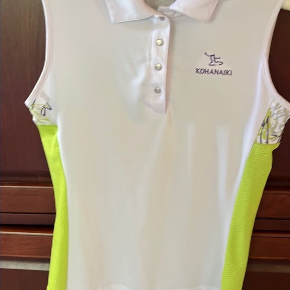 N’vo ladies golf shirt. White and Neon Green Sleeveless with Snap front